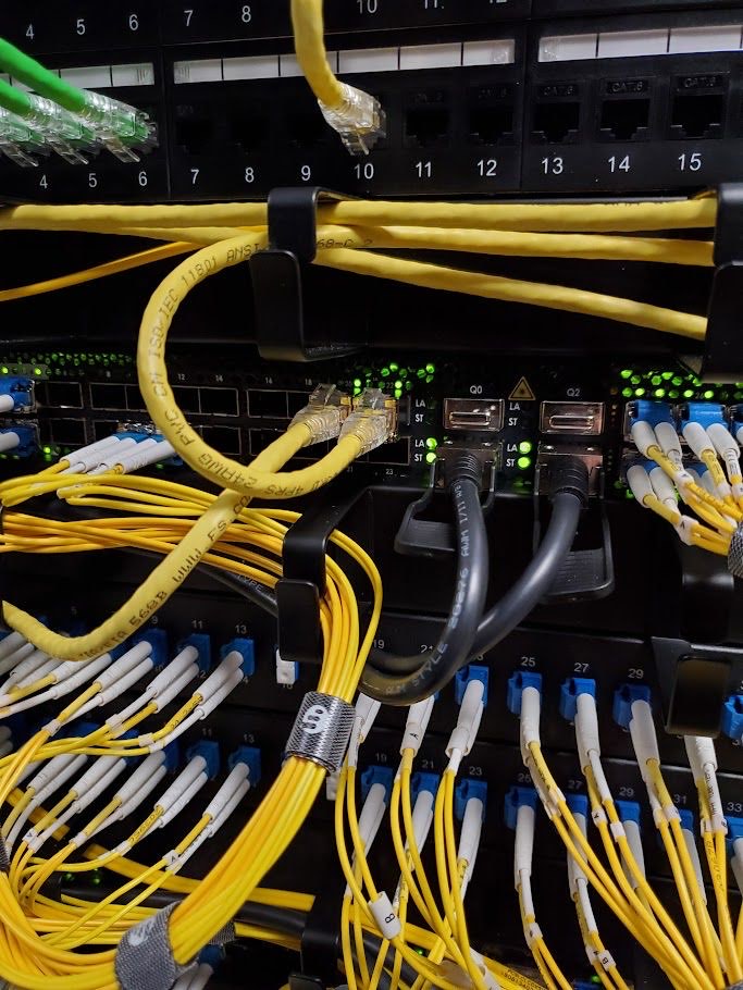 Fibre uplinks and QSFP ports on a switch in a UKNode rack in Manchester.